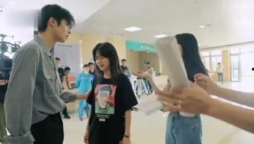 娱乐吃瓜场,揭秘明星幕后故事，吃瓜群众狂欢盛宴